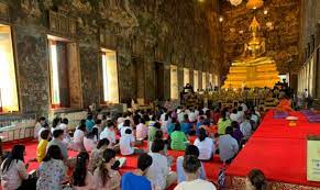ฝันว่าไปทำบุญที่วัดคนเยอะมาก
