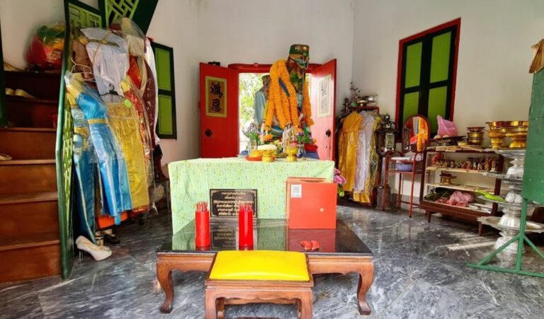 ศาลเจ้าแม่ตะเคียนทอง (วังสราญรมย์)