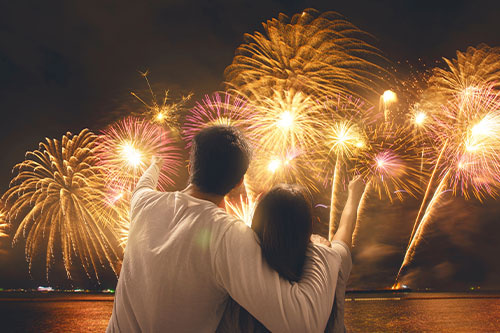 ฝันเห็นพลุ พาแฟนไปเที่ยว