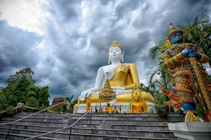 ราศีสิงห์ (16 ส.ค. - 15 ก.ย. ธาตุไฟ) วัดพระธาตุดอยคำ จังหวัดเชียงใหม่