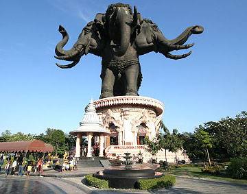 ฝันเห็นช้างสามเศียร